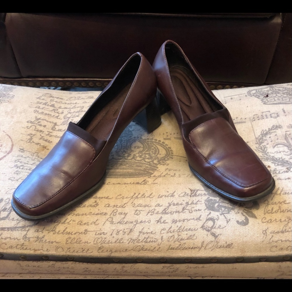 Women’s shoes- size 8